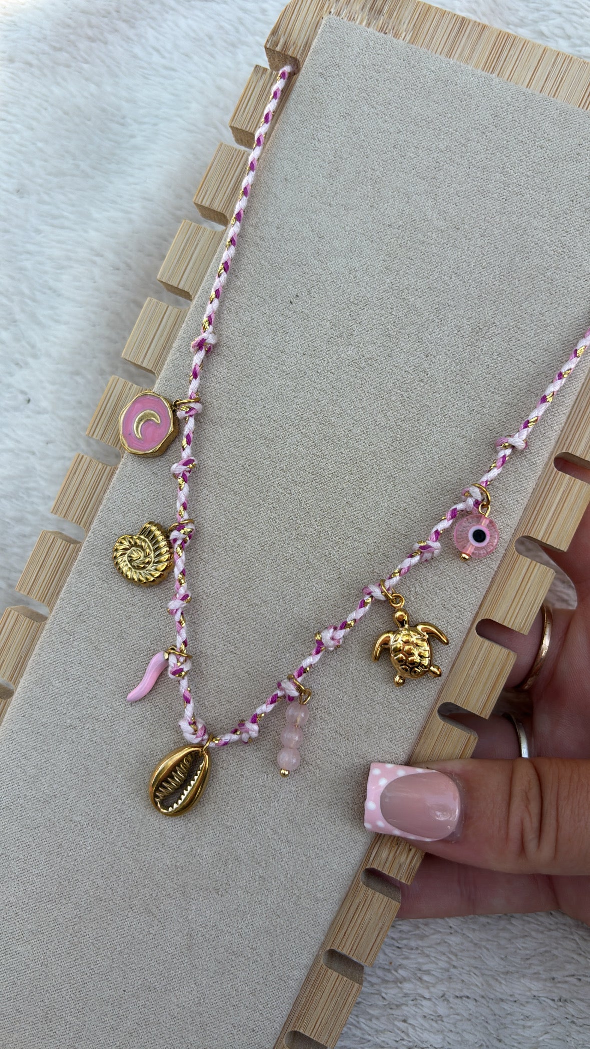 Collier Maely